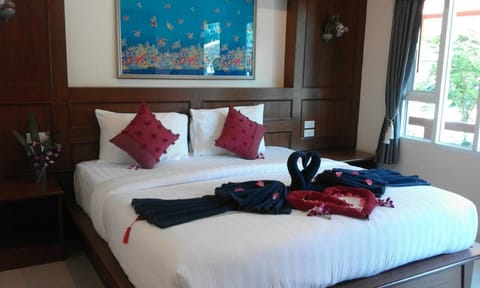 Deluxe Double Room, 1 Double Bed | In-room safe, desk, blackout drapes, rollaway beds