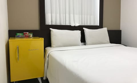 Economy Double Room | Minibar, in-room safe, desk, blackout drapes