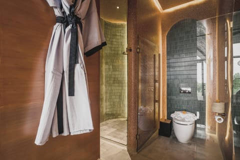 Suite | Bathroom | Separate tub and shower, deep soaking tub, rainfall showerhead