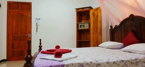 Double or Twin Room (Deluxe Double Room with Balcony) | Minibar, desk, free WiFi, bed sheets