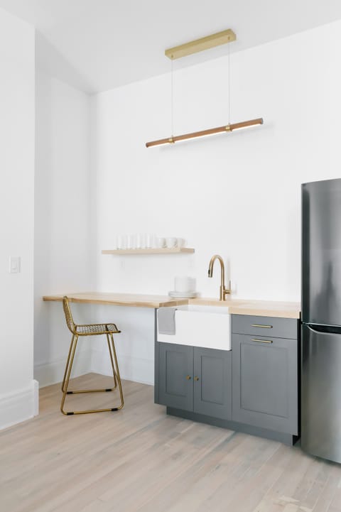 Luxury Suite, Mountain View | Private kitchen