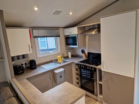 Luxury Mobile Home, 2 Bedrooms, Non Smoking | Private kitchen | Full-size fridge, microwave, stovetop, electric kettle