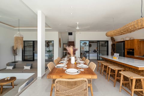 Basic Villa | Dining