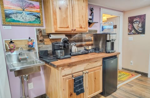 Gallery Cottage, Mountain View | Private kitchenette | Highchair