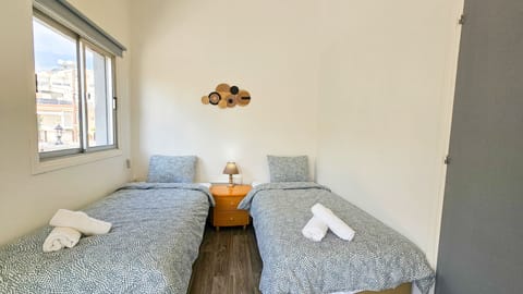 Basic Twin Room | Desk, laptop workspace, free WiFi, bed sheets