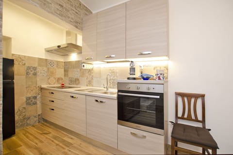 Standard Townhome, 1 Bedroom (Casina Valentina) | Private kitchen | Fridge, oven, stovetop, dishwasher