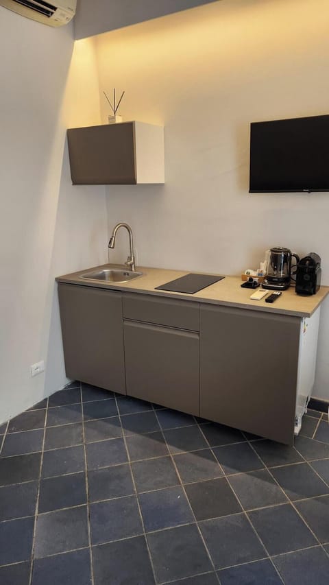 Family Studio | Private kitchenette | Fridge, microwave, espresso maker, coffee/tea maker