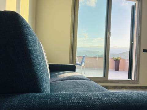 Deluxe Penthouse, Sea View, Executive Level | Living area | Flat-screen TV