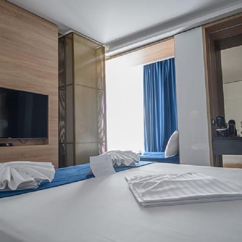 OLTENIA 4* - Small Triple Room | Minibar, in-room safe, free WiFi, bed sheets