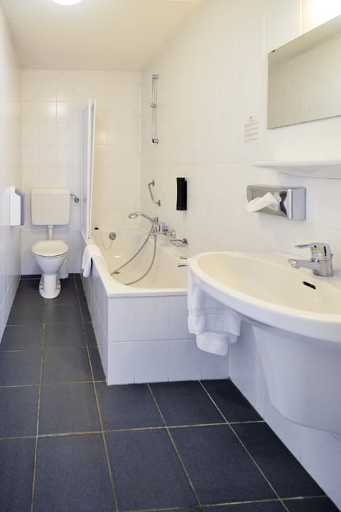 Comfort Room, Terrace | Bathroom | Shower, eco-friendly toiletries, hair dryer, towels