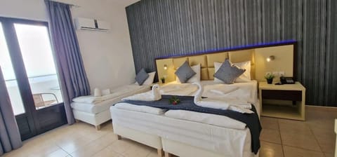 Superior Double Room, Sea View | Free WiFi, bed sheets