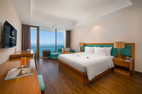 Premier Double Room, Ocean View | Minibar, in-room safe, desk, laptop workspace