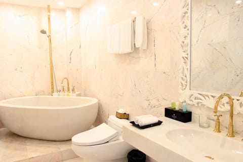 Executive Suite, 2 Bedrooms, Balcony, Ocean View | Bathroom amenities | Free toiletries, hair dryer, bathrobes, slippers