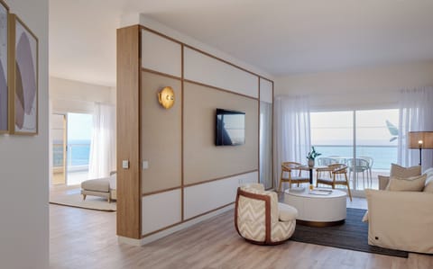 Presidential Suite Front Sea View | Premium bedding, minibar, in-room safe, desk