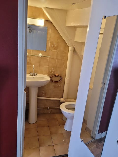 Classic Double or Twin Room, Private Bathroom, Garden View (La Porte-Plume) | Bathroom | Shower, towels