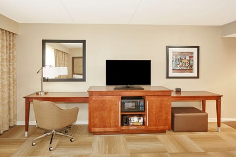 Studio, Accessible | Premium bedding, desk, blackout drapes, iron/ironing board