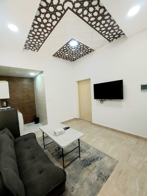 Executive Apartment, 1 King Bed | Living area