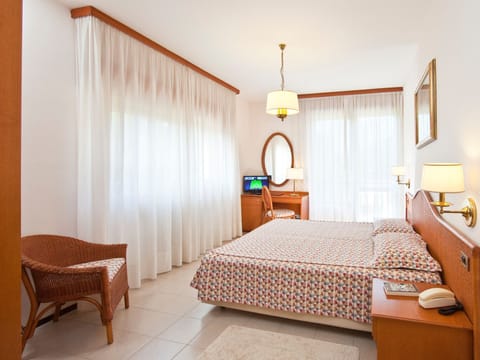 Traditional Room | In-room safe, desk, free WiFi, bed sheets