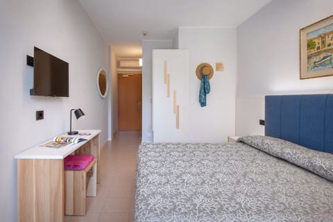 Comfort Room | In-room safe, desk, free WiFi, bed sheets