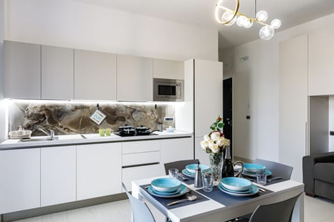 Studio (Interno 12) | Private kitchen | Full-size fridge, stovetop, dishwasher, griddle