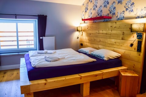 Economy Double Room | Desk, laptop workspace, blackout drapes, soundproofing