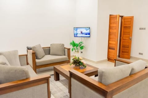 Signature Suite | Living area | Flat-screen TV