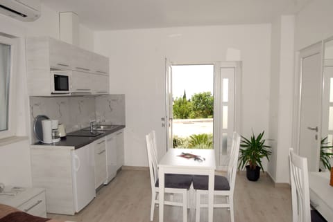 Studio (Villa Samba - Studio with Terrace and) | Private kitchenette | Fridge