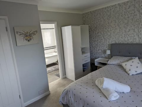 Room 1 Kingsize, Ensuite Bathroom and Shower | Desk, iron/ironing board, free WiFi