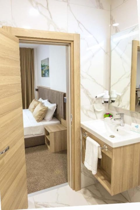 Deluxe Double Room, City View | Bathroom | Shower, rainfall showerhead, designer toiletries, hair dryer