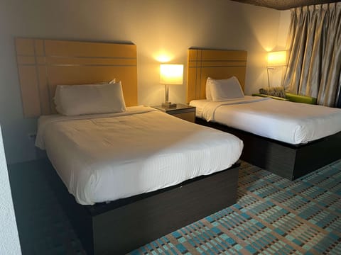 Blackout drapes, free WiFi, bed sheets