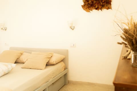 Deluxe Room | Desk, laptop workspace, free WiFi, bed sheets