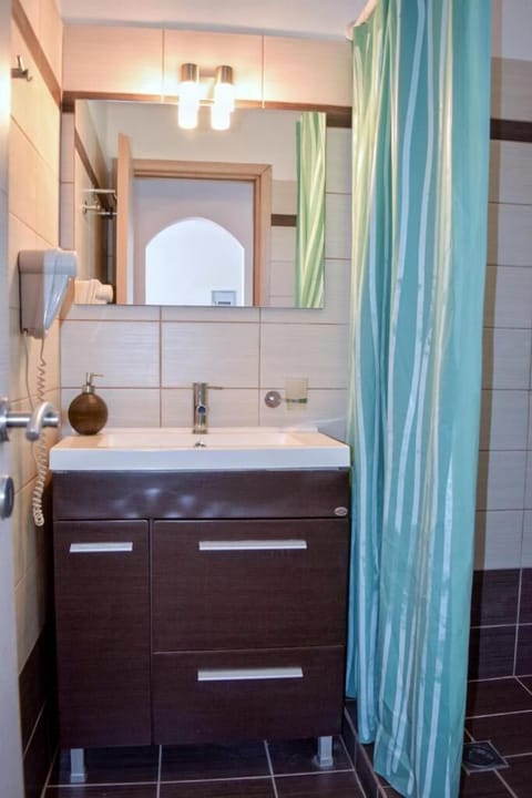 Family Apartment, Sea View | Bathroom