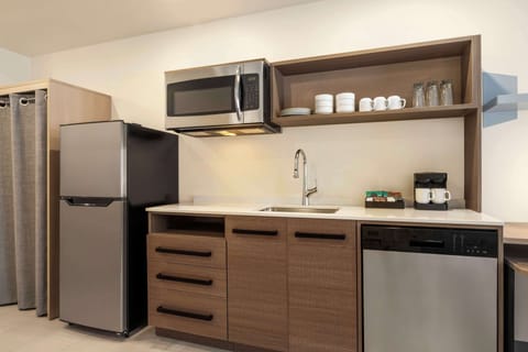 Suite, 1 Bedroom | Private kitchen