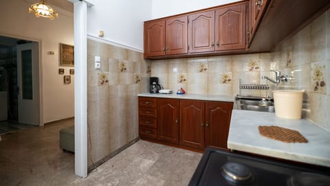 Family Apartment | Private kitchen | Microwave, oven, electric kettle, toaster