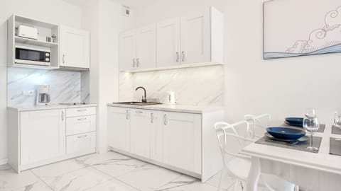 Apartment (104) | Private kitchenette | Electric kettle