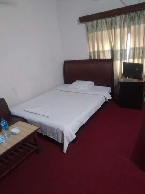 Deluxe Single Room, City View | Desk, laptop workspace, bed sheets