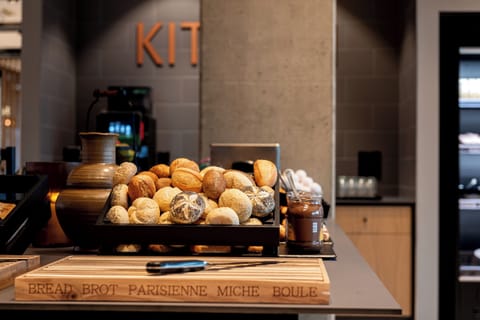 Daily buffet breakfast (CHF 16 per person)