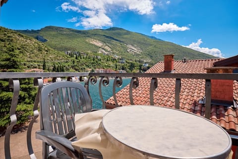 Exclusive Double Room, Balcony, Lake View | Premium bedding, down comforters, in-room safe, desk