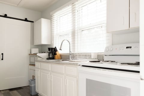 Family Suite | Private kitchen | Fridge, microwave, coffee/tea maker, freezer