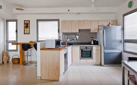 Superior Apartment, 2 Bedrooms, Sea View, Tower (Eilat 61) | Private kitchen | Fridge, microwave, stovetop, coffee/tea maker