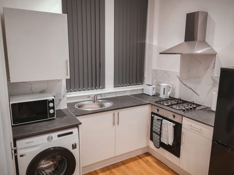 Classic Studio, Non Smoking, Private Bathroom | Private kitchenette | Electric kettle, toaster, cookware/dishes/utensils