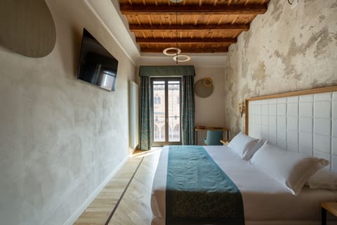 In-room safe, desk, cribs/infant beds, free WiFi