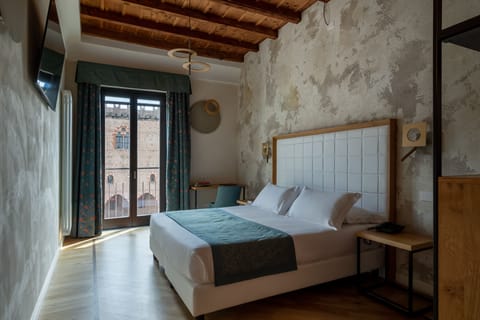 In-room safe, desk, cribs/infant beds, free WiFi