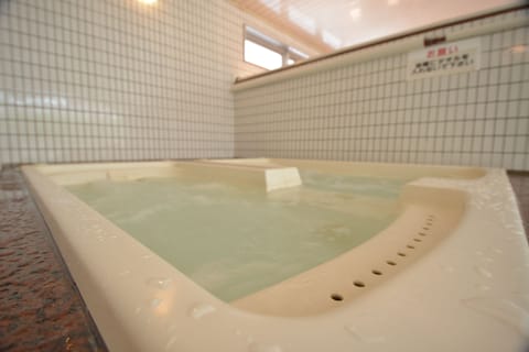 Indoor spa tub