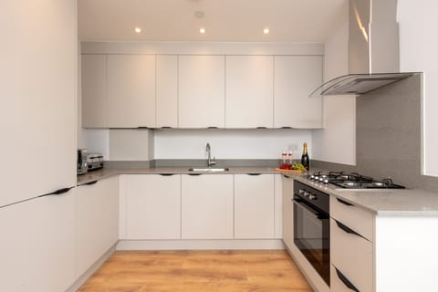 Deluxe Apartment, 2 Bedrooms | Private kitchen | Fridge, microwave, oven, stovetop