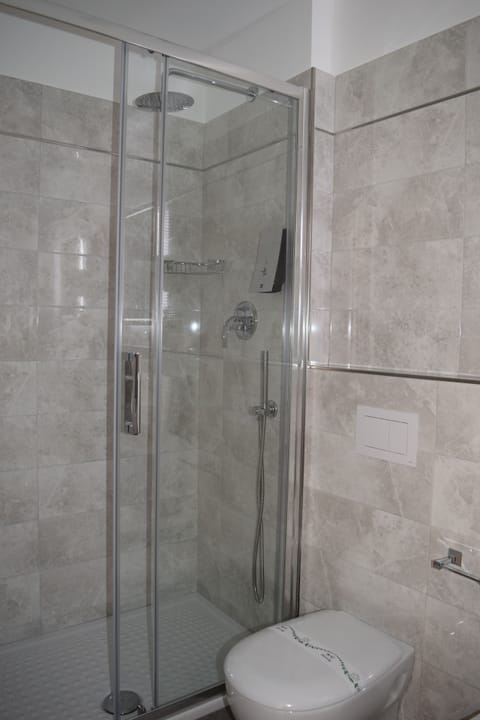 Superior Double or Twin Room | Bathroom | Shower, hair dryer, bidet, towels