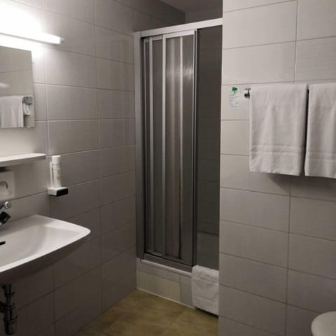 Double Room | Bathroom | Shower, hair dryer, towels, soap