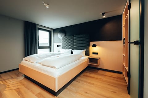 Classic Double Room, Courtyard View | Hypo-allergenic bedding, minibar, in-room safe, desk