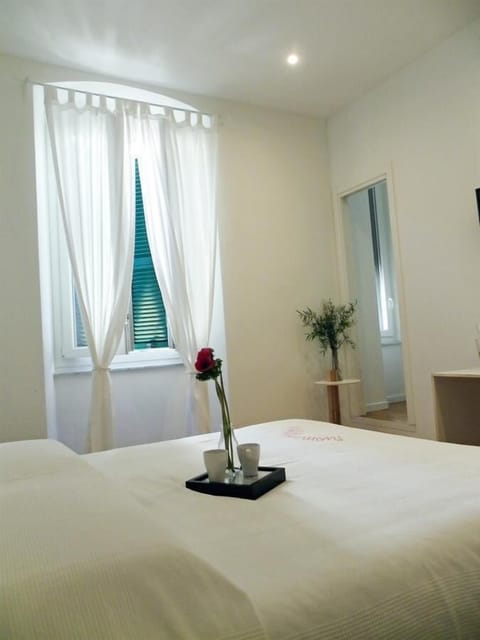 Minibar, in-room safe, desk, free cribs/infant beds