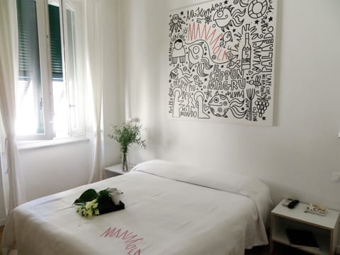 Double Room | Minibar, in-room safe, desk, free cribs/infant beds